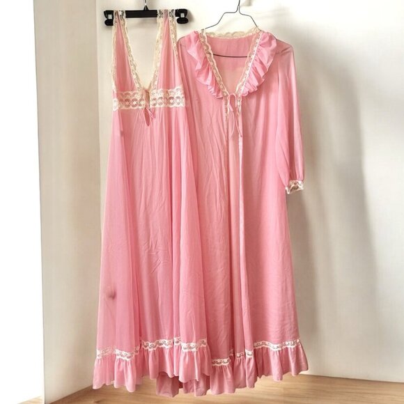 Vanity Fair Pink Ruffle Robe Nightgown Peignoir Lace Sheer Barbie USA Vintage - Picture 1 of 15